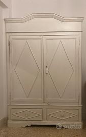 armadio bianco in legno