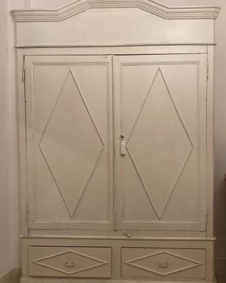 armadio bianco in legno