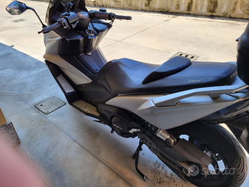 Kymco ak 550