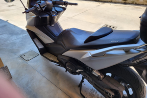 Kymco ak 550