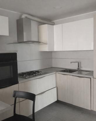 Cucina e parete attrezzata per open space
