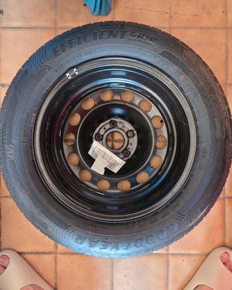 pneumatico 205 60 16 Goodyear efficient grip