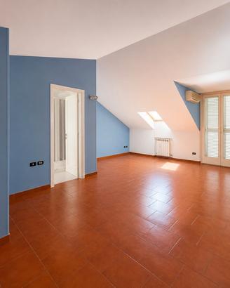 Villa su 4 livelli con spazio esterno - curti