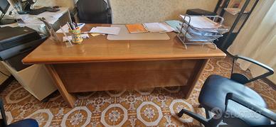 scrivania in legno