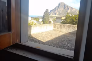 Villa con terreno vicino Baia Cornino