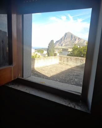 Villa con terreno vicino Baia Cornino