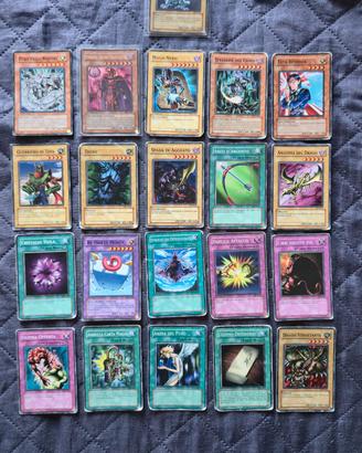 140 carte Yu Gi Oh! con Drago Bianco Occhi Blu 