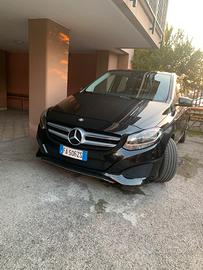 Mercedes classe B 180d con gancio traino