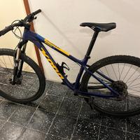 Bici Kona Honzo AL e accessori