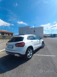 MercedesGla 200sport-tetto panoram-2 treni gomme