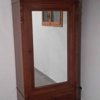 Armadio antico con anta a specchio