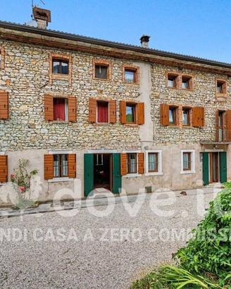 Villa di 600 m² con più di 5 locali a Revine Lago
