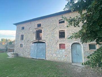 Rustico interamente in sasso_pa154555_1