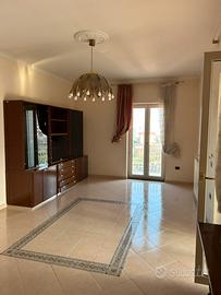 Tre Vani più Due Acc (ARREDATO) Terr. a livello