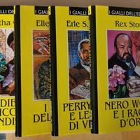 Set di quattro libri gialli