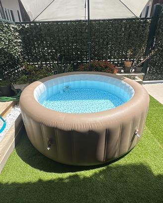 Piscina idromassagio
