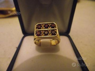 Anello antico in oro con granati