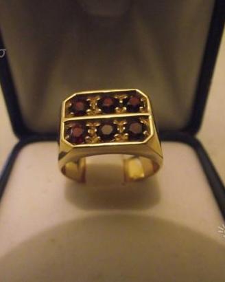Anello antico in oro con granati