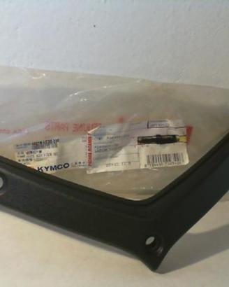 COPERCHIO FISSAGGIO PARABREZZA KYMCO PEOPLE 001521