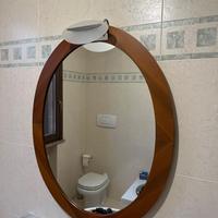 Specchio e mobiletto bagno