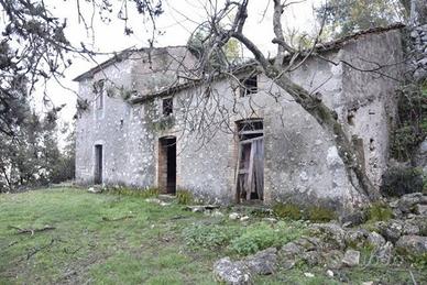 Rustico / Casale di 155 m² con più di 5 locali a E