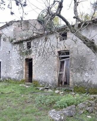 Rustico / Casale di 155 m² con più di 5 locali a E