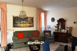 Trilocale in zona centrale con Box e balcone