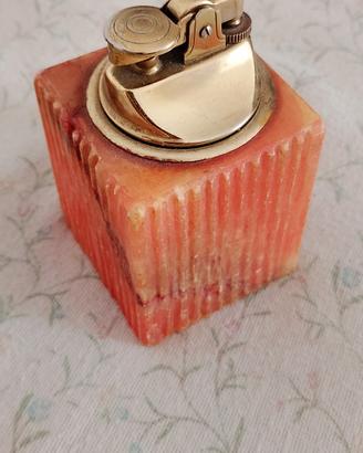 Accendino vintage in alabastro rosso e ottone 