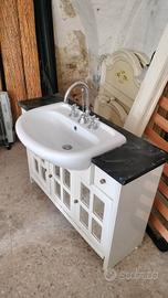Lavabo con cassettiera e specchio