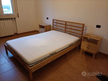 Letto alla francese e comodini