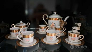 Servizio da caffè in porcellana.