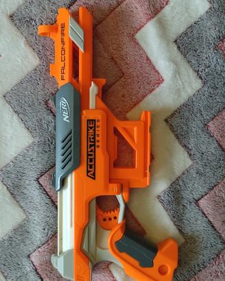 Pistola Nerf.