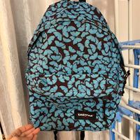 Zaino Eastpak con farfalle