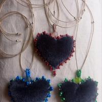 Collana con cuore di stoffa gioiello tessile