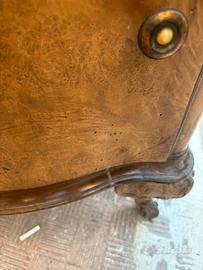 comodino antico tarlato