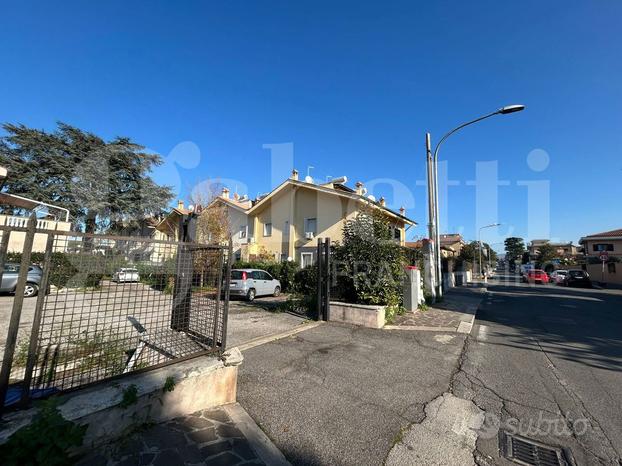 Box/Posto auto Marino [9 viale repubblicaVRG]