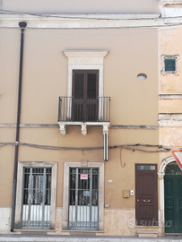 Locale commerciale e appartamento