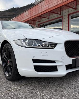 Jaguar XE - Prestige - FULL OPTIONAL