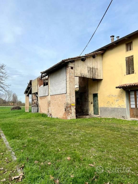 Rustico / Casale di 500 m² con più di 5 locali e b - Vista 5