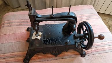 Macchina da Cucire antica 