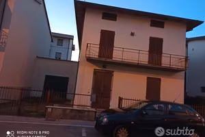 Casa singola con garage Agliana centro