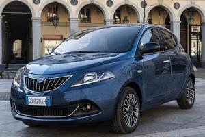 Lancia Ypsilon 1.0 FireFly 5 porte S&S Hybrid Silv