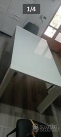 tavolo bianco lucido con piano in vetro 