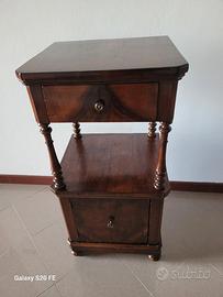 Comodino in noce fine 800 perfettamente restaurato