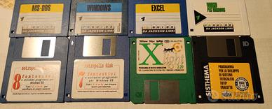 N. 8 floppy: giochi, guide e programmi per PC