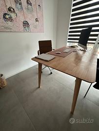 Scrivania in legno/ tavolo