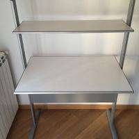 Scrivania Ikea Jerker con 2 ripiani libreria