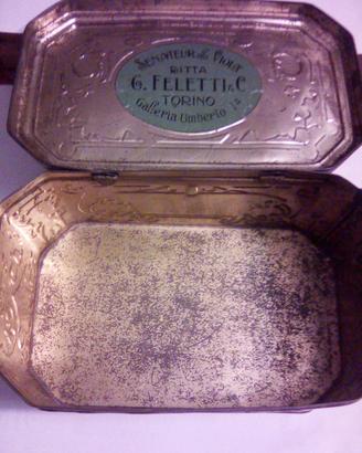 vecchia scatola in latta