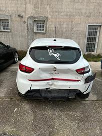 Auto demolita per esportazione