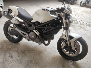 Ducati Monster 696